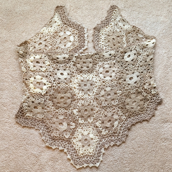 Handcrafted Crochet Flower Hexagon Scarf/Shawl, Brown/Beige Ombre Coloring - Picture 3 of 3